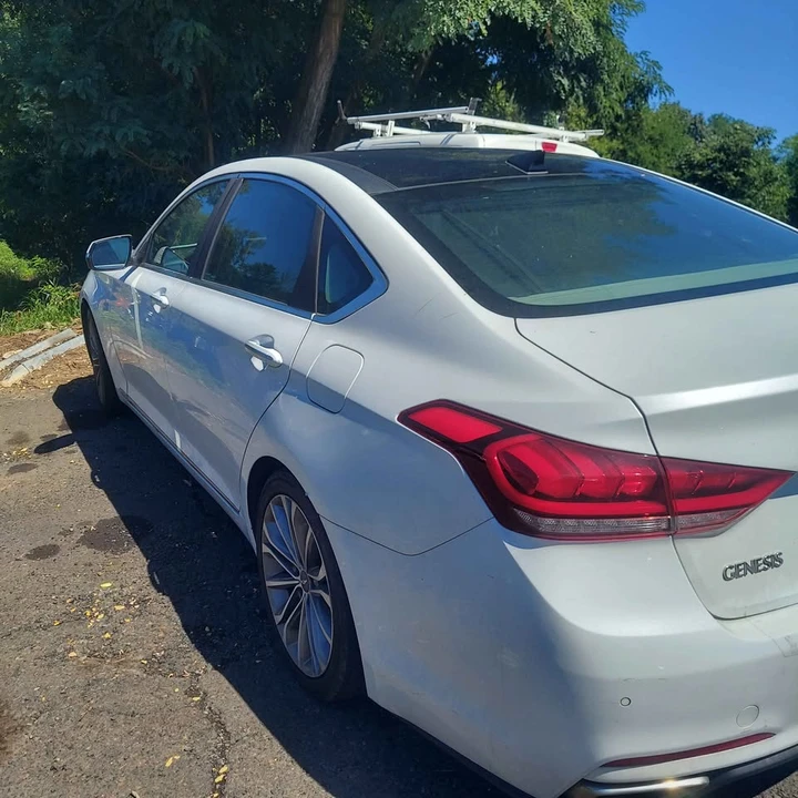 2015 Hyundai Genesis - Image 18 of 19