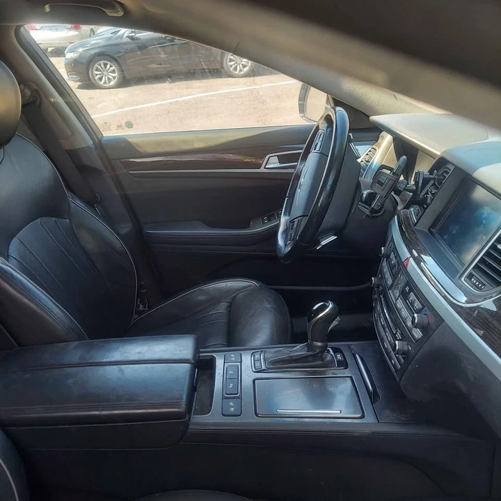 2015 Hyundai Genesis - Image 13 of 19