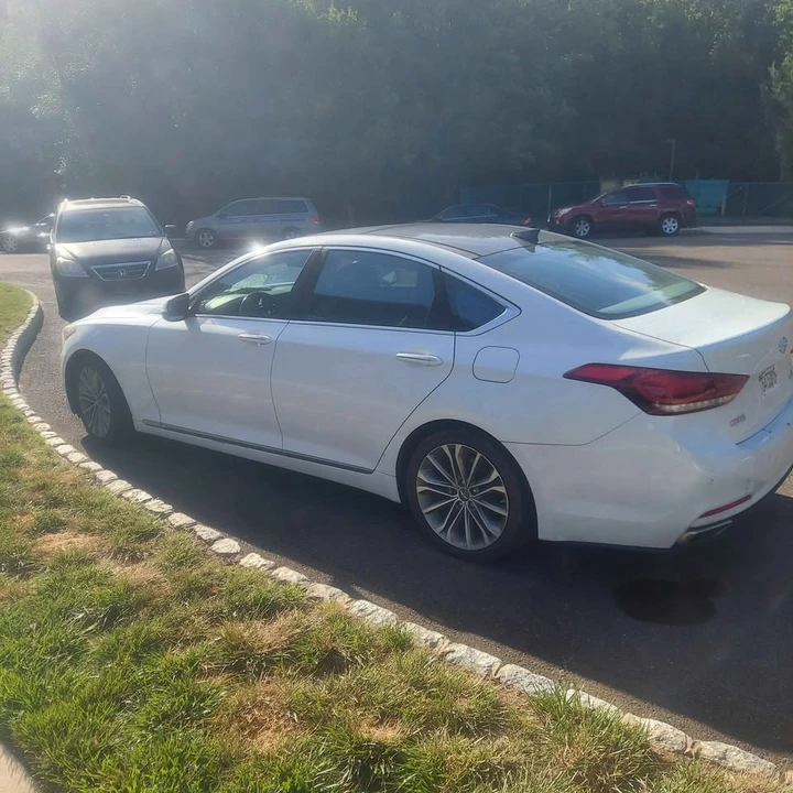 2015 Hyundai Genesis - Image 7 of 19