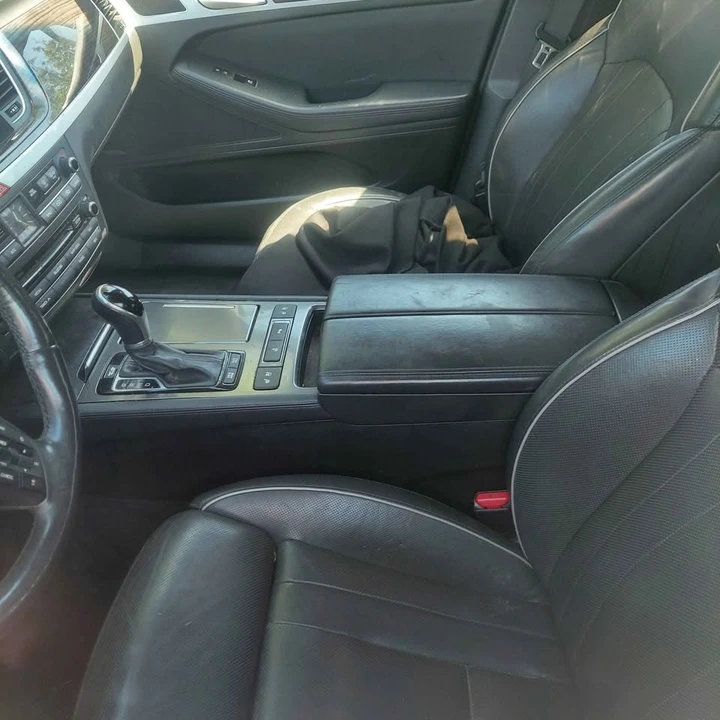 2015 Hyundai Genesis - Image 14 of 19
