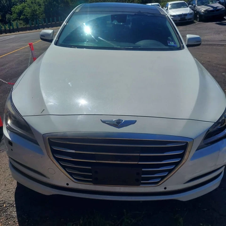 2015 Hyundai Genesis - Image 2 of 19