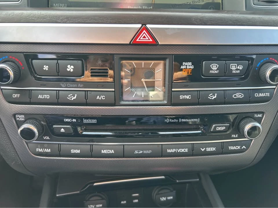 2015 Hyundai Genesis - Image 16 of 19