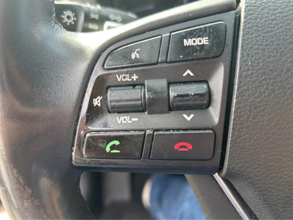 2015 Hyundai Genesis - Image 18 of 19
