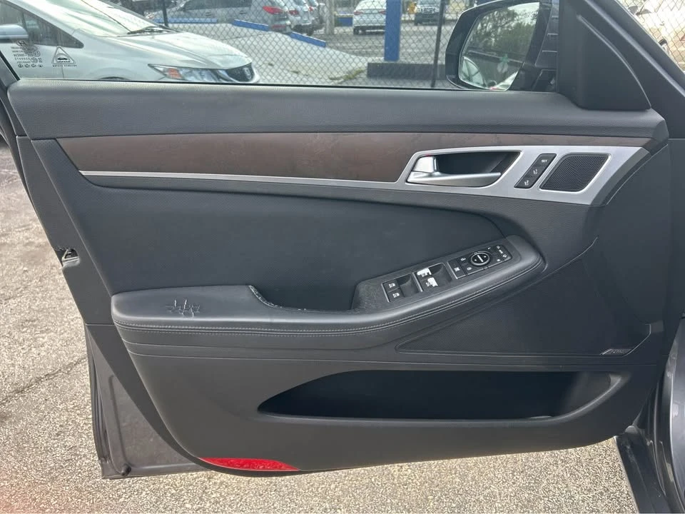 2015 Hyundai Genesis - Image 13 of 19