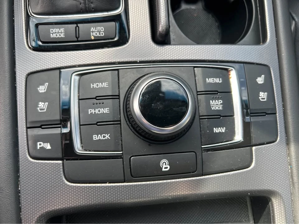 2015 Hyundai Genesis - Image 17 of 19