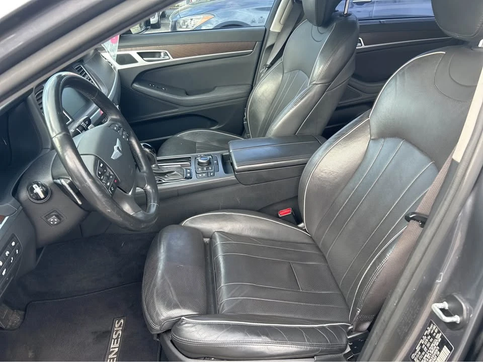 2015 Hyundai Genesis - Image 11 of 19