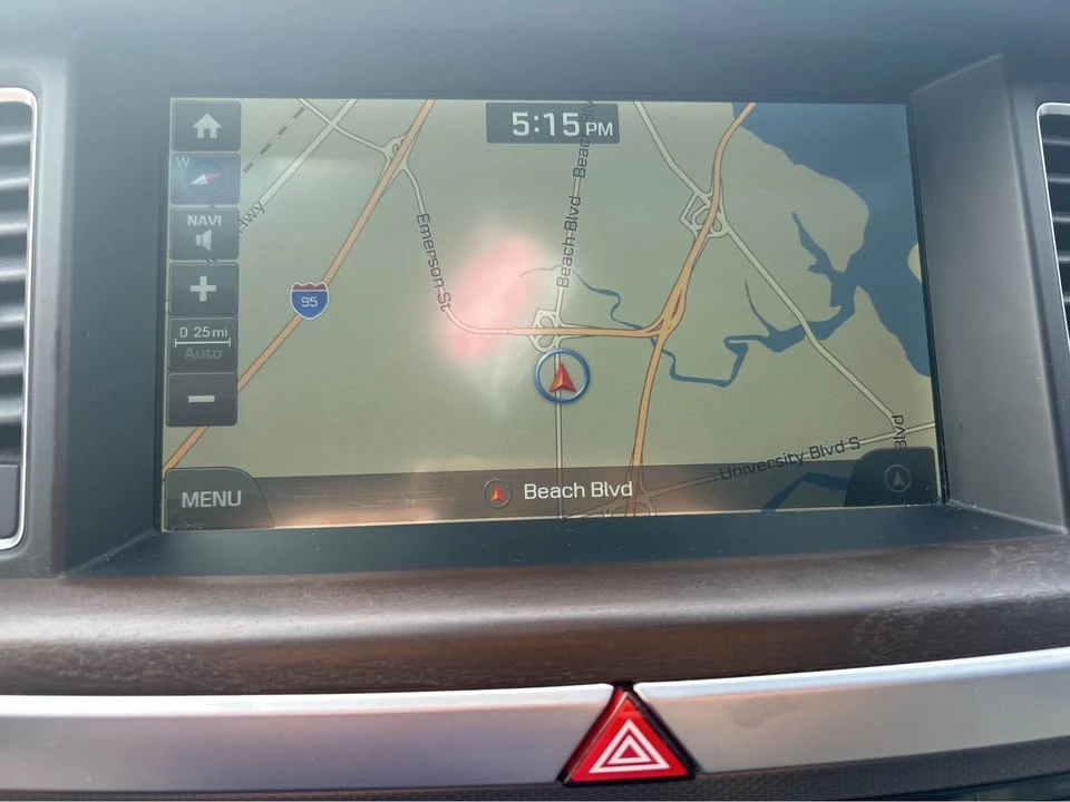 2015 Hyundai Genesis - Image 15 of 19