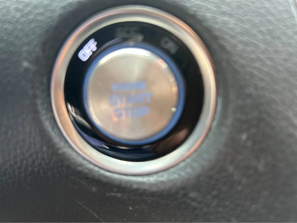 2015 Hyundai Genesis - Image 14 of 19