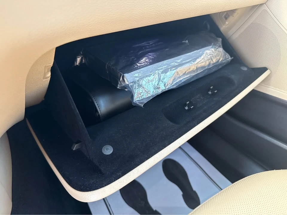 2015 Hyundai Genesis - Image 18 of 20