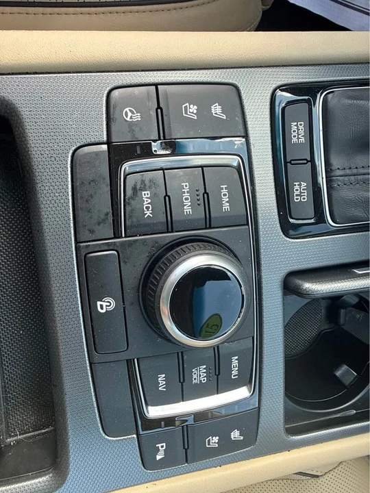 2015 Hyundai Genesis - Image 15 of 20