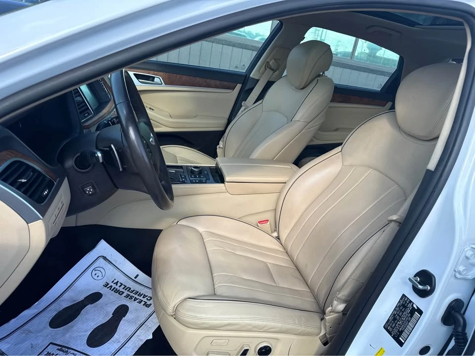 2015 Hyundai Genesis - Image 11 of 20
