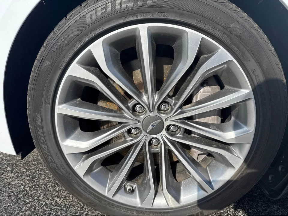 2015 Hyundai Genesis - Image 10 of 20