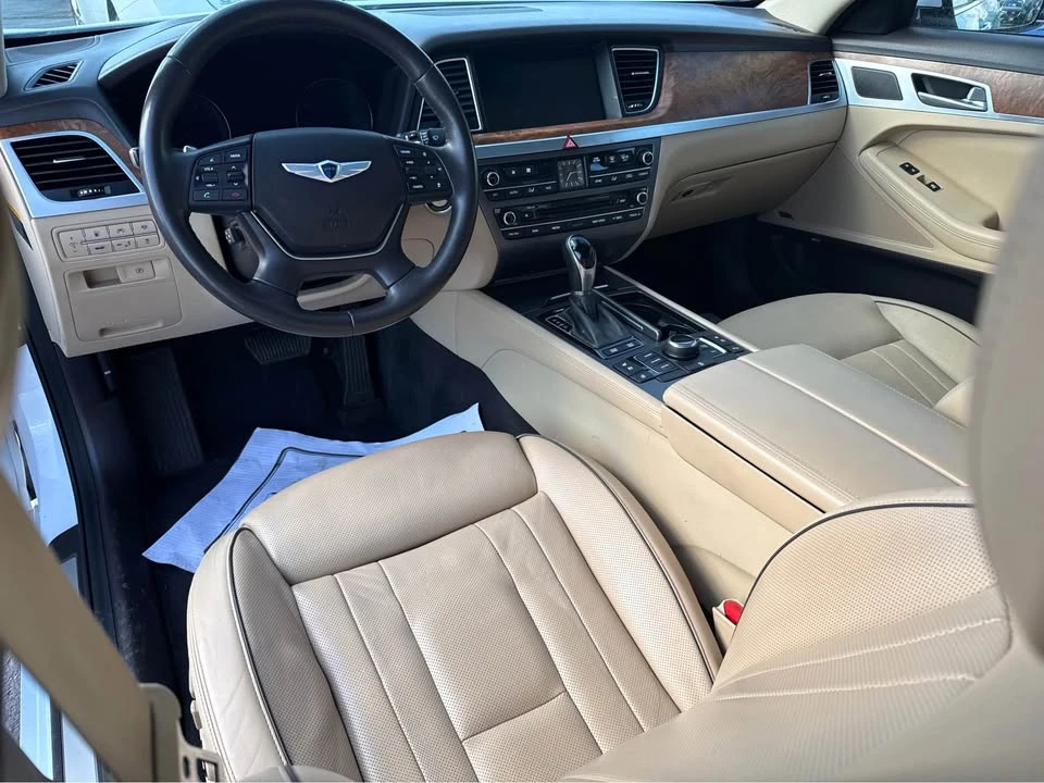 2015 Hyundai Genesis - Image 13 of 20