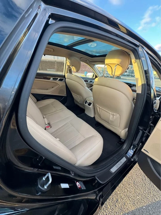 2015 Hyundai Genesis - Image 11 of 15