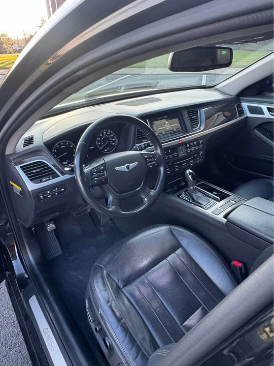 2015 Hyundai Genesis - Image 7 of 15