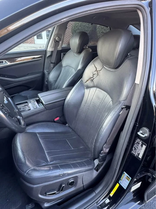 2015 Hyundai Genesis - Image 8 of 15