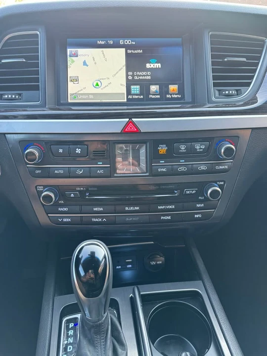 2015 Hyundai Genesis - Image 14 of 15
