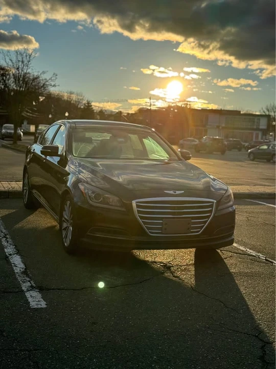 2015 Hyundai Genesis - Image 2 of 15
