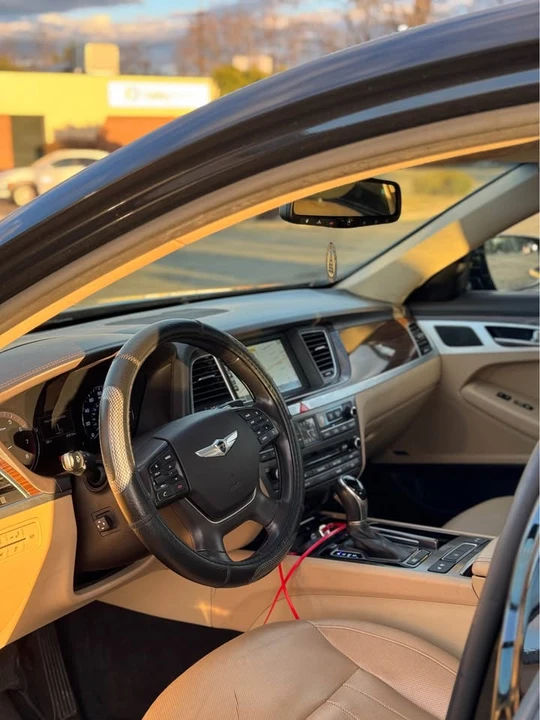 2015 Hyundai Genesis - Image 10 of 15