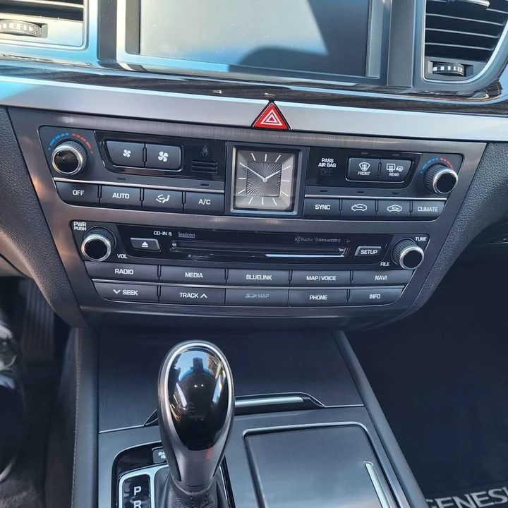 2015 Hyundai Genesis - Image 16 of 20