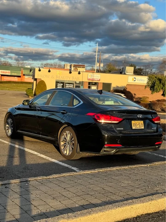 2015 Hyundai Genesis - Image 5 of 15