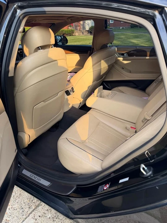 2015 Hyundai Genesis - Image 9 of 11