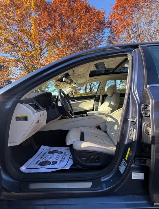 2015 Hyundai Genesis - Image 9 of 10