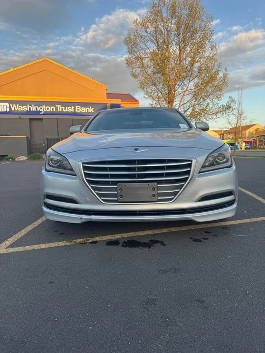 2015 Hyundai Genesis - Image 2 of 19