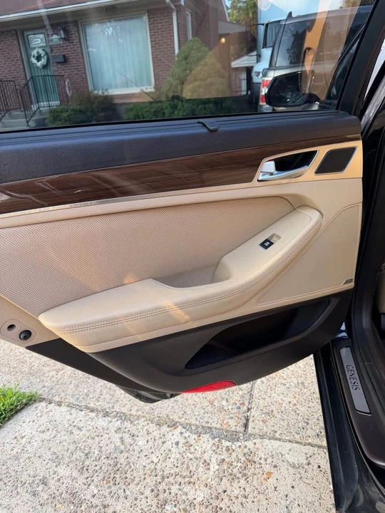 2015 Hyundai Genesis - Image 10 of 11