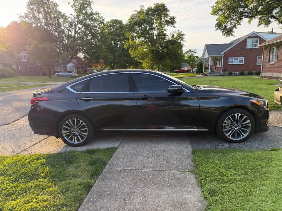 2015 Hyundai Genesis - Image 2 of 11