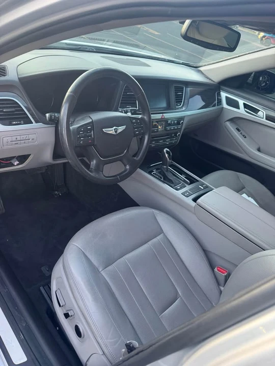 2015 Hyundai Genesis - Image 17 of 19