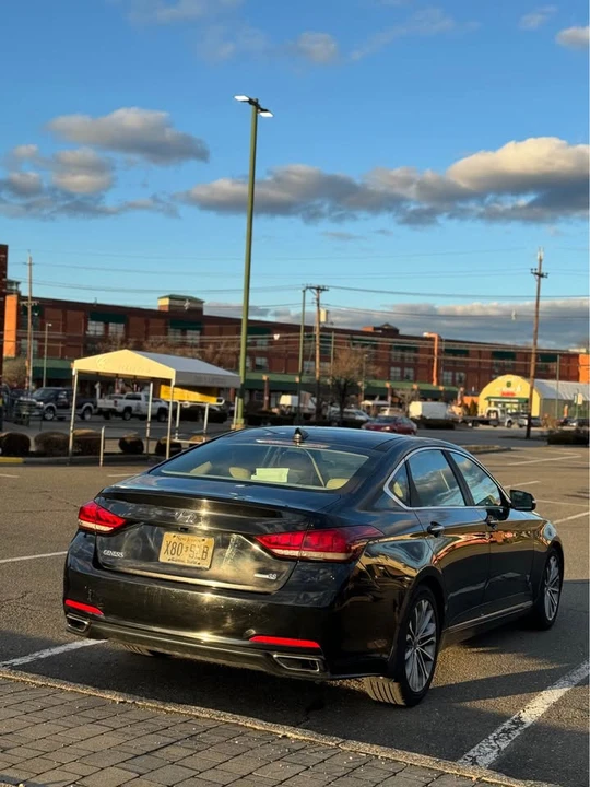 2015 Hyundai Genesis - Image 4 of 15