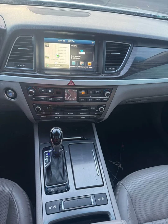 2015 Hyundai Genesis - Image 18 of 19