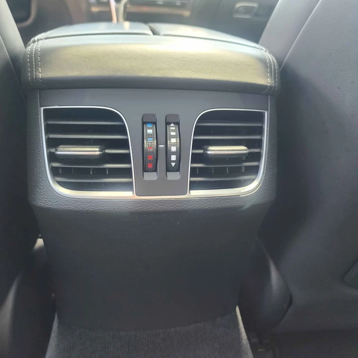 2015 Hyundai Genesis - Image 12 of 20