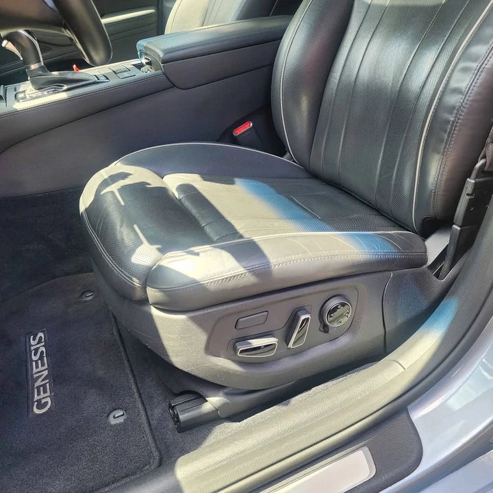 2015 Hyundai Genesis - Image 13 of 20