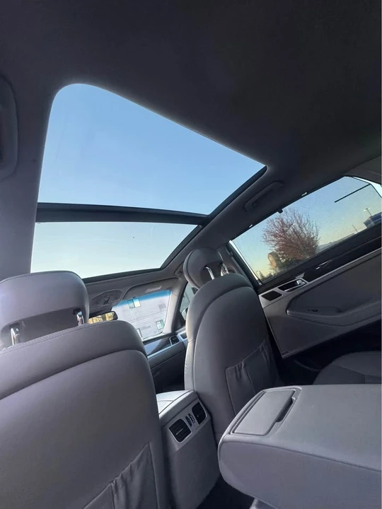 2015 Hyundai Genesis - Image 15 of 19