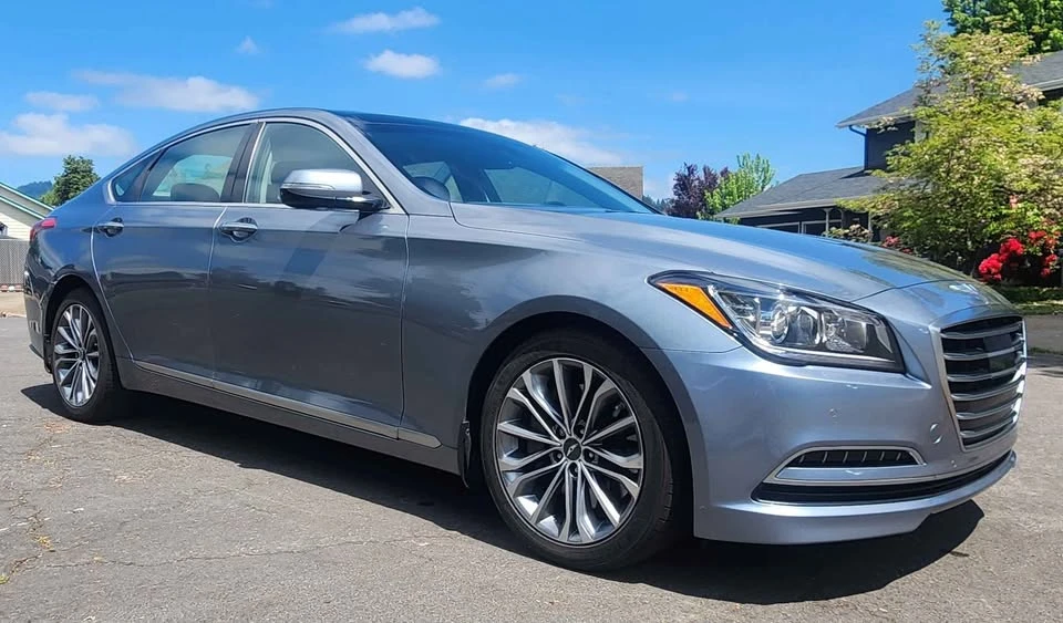 2015 Hyundai Genesis - Image 2 of 20