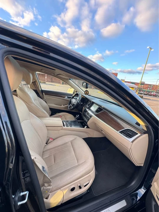 2015 Hyundai Genesis - Image 12 of 15