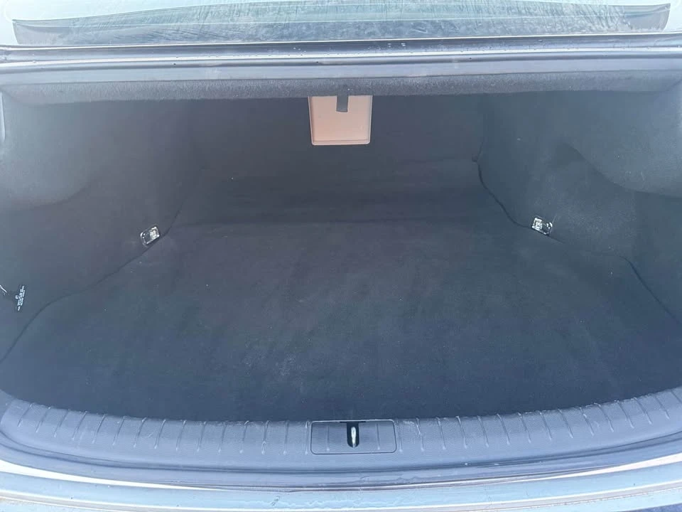 2015 Hyundai Genesis - Image 14 of 19