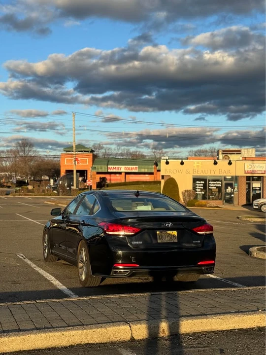 2015 Hyundai Genesis - Image 6 of 15