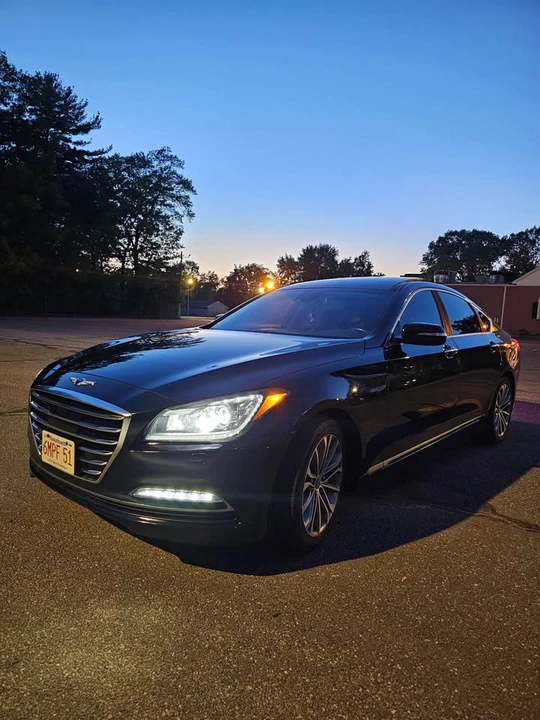 2015 Hyundai Genesis - Image 2 of 15