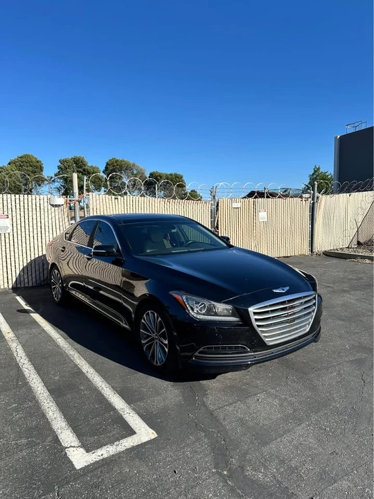 2015 Hyundai Genesis - Image 2 of 8