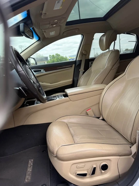 2015 Hyundai Genesis - Image 9 of 14