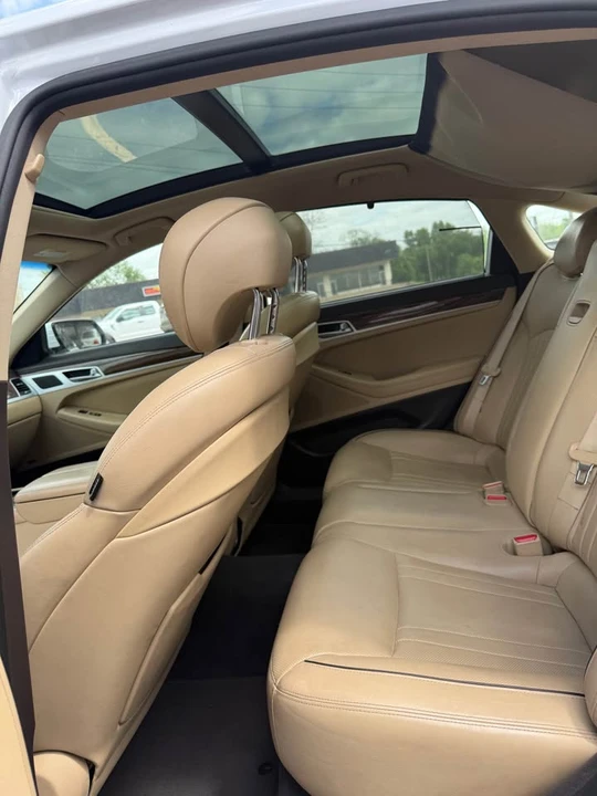 2015 Hyundai Genesis - Image 12 of 14