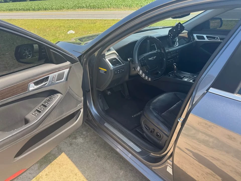 2015 Hyundai Genesis - Image 5 of 8