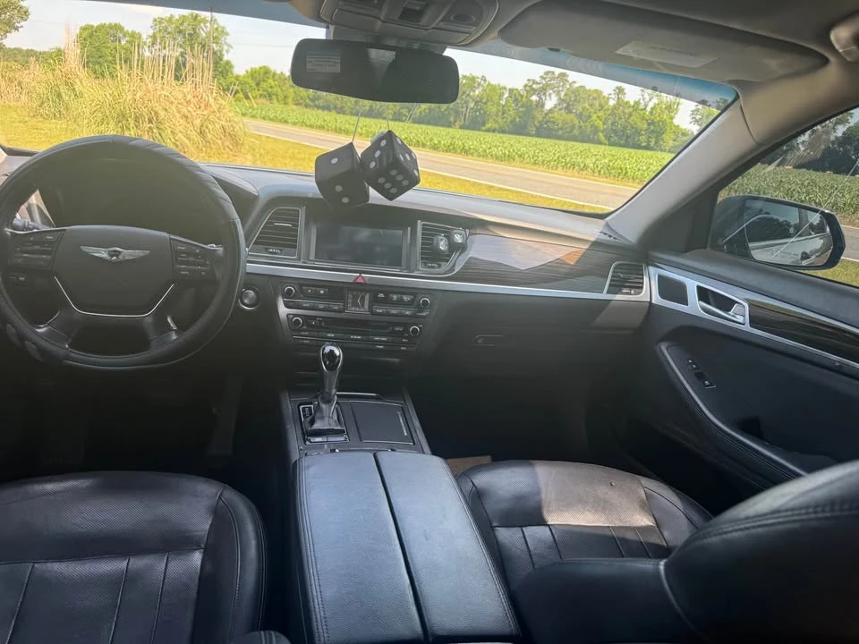 2015 Hyundai Genesis - Image 6 of 8
