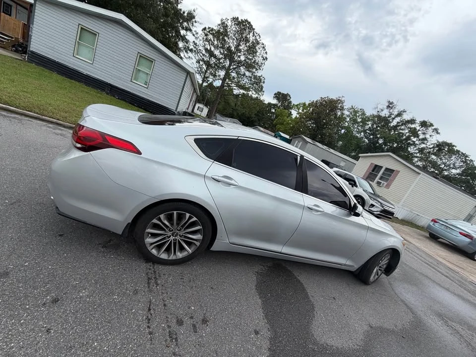2015 Hyundai Genesis - Image 12 of 16