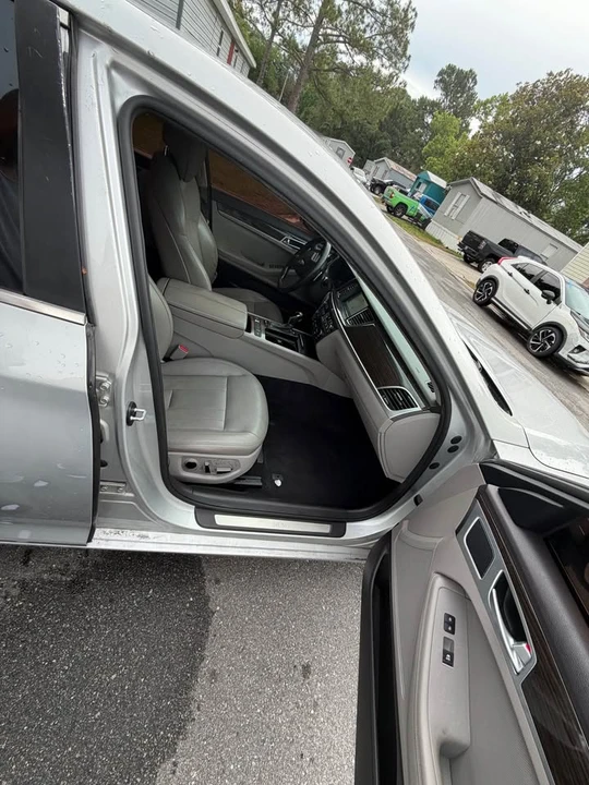 2015 Hyundai Genesis - Image 10 of 16