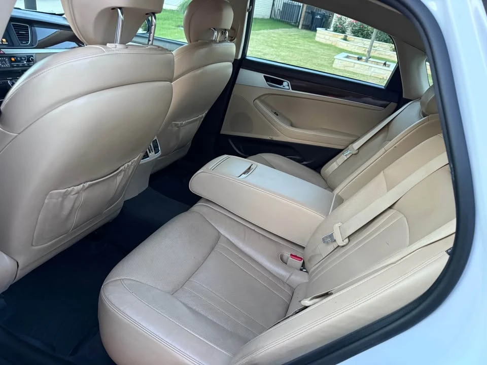 2015 Hyundai Genesis - Image 10 of 18