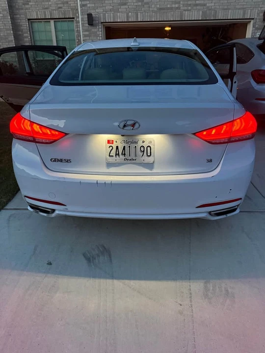 2015 Hyundai Genesis - Image 15 of 18